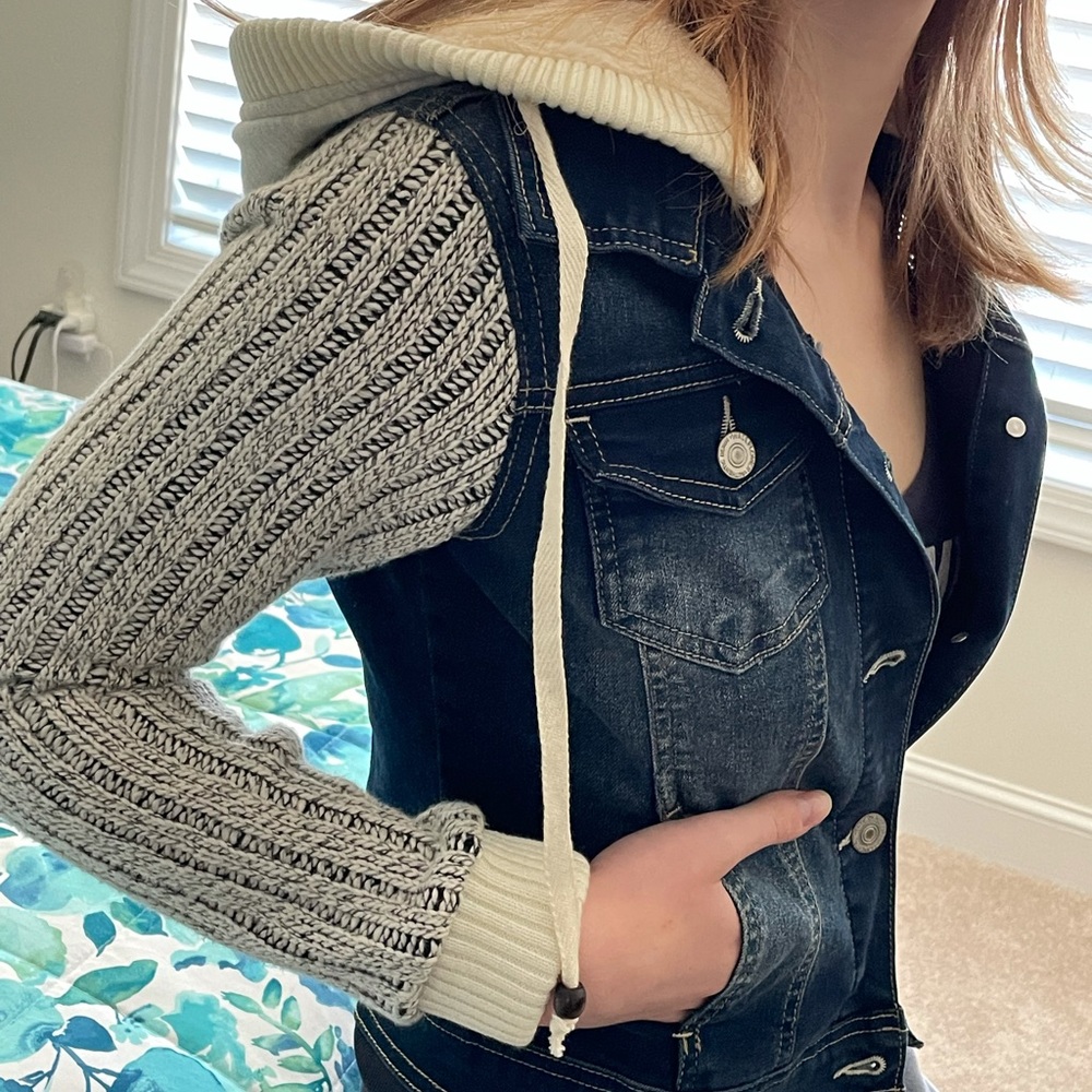 Multi texture denim hooded jacket💙🤍